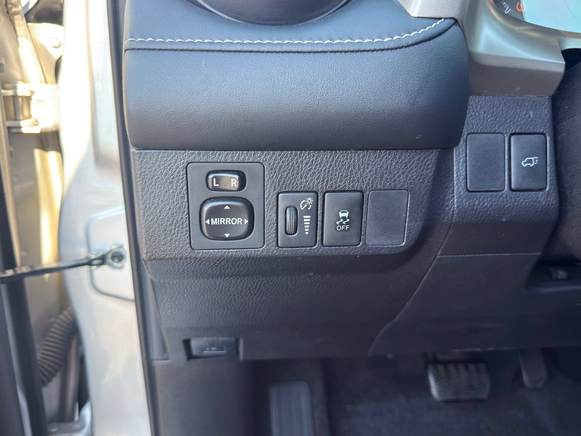 Used 2015 Toyota RAV4 XLE FWD image 20