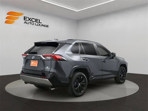 Used 2022 Toyota RAV4 SE image 5