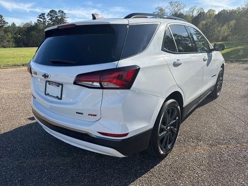 Used 2023 Chevrolet Equinox RS image 3