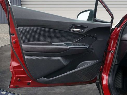 Used 2018 Toyota C-HR XLE FWD image 12