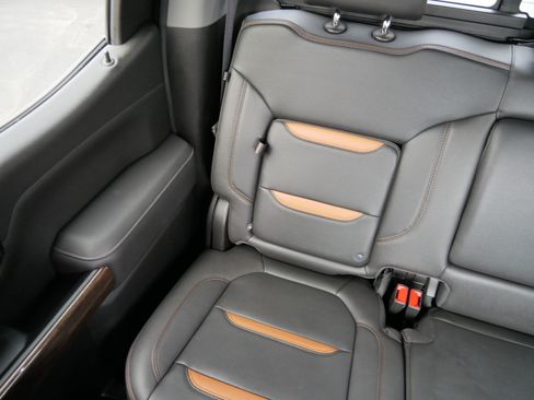 Used 2019 GMC Sierra 1500 Elevation w/ Elevation Value Package AWD/4WD image 12