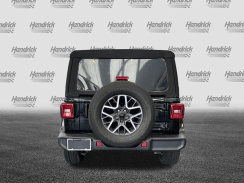 Used 2024 Jeep Wrangler Unlimited Sahara w/ Technology Group AWD/4WD image 9