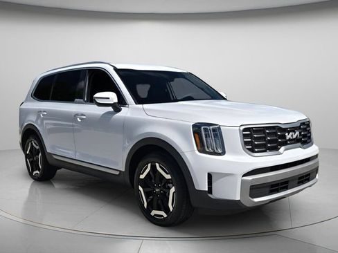 Used 2023 Kia Telluride S AWD/4WD image 9