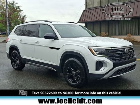 Certified 2025 Volkswagen Atlas Peak Edition SE AWD/4WD image 1