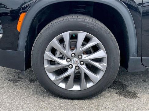 Used 2025 Buick Enclave Preferred AWD/4WD image 9