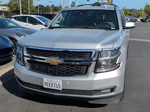 Used 2016 Chevrolet Suburban LT RWD image 3