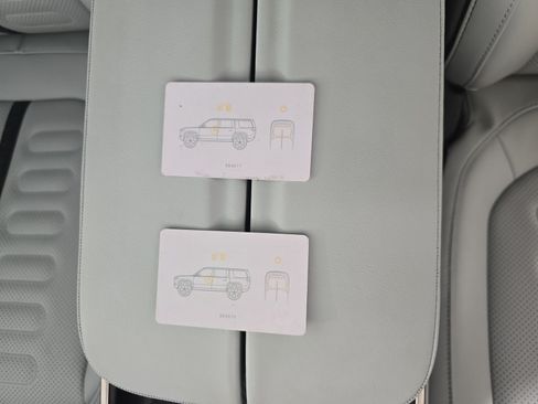 Used 2025 Rivian R1S Adventure Dual AWD/4WD image 29