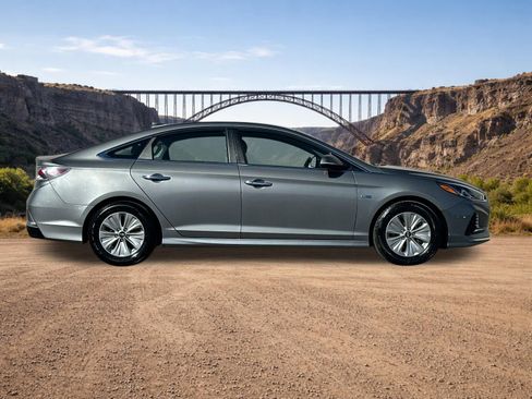 Used 2019 Hyundai Sonata SE image 2