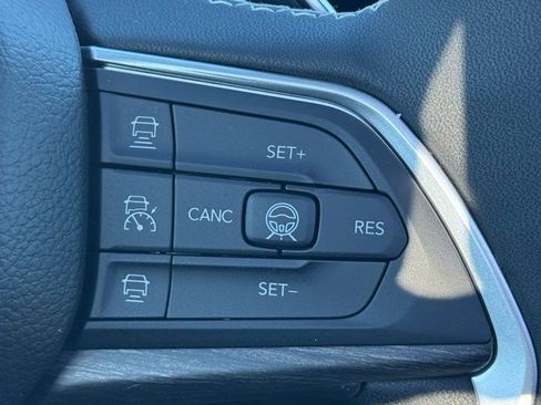 New 2026 Jeep Grand Cherokee Altitude image 13