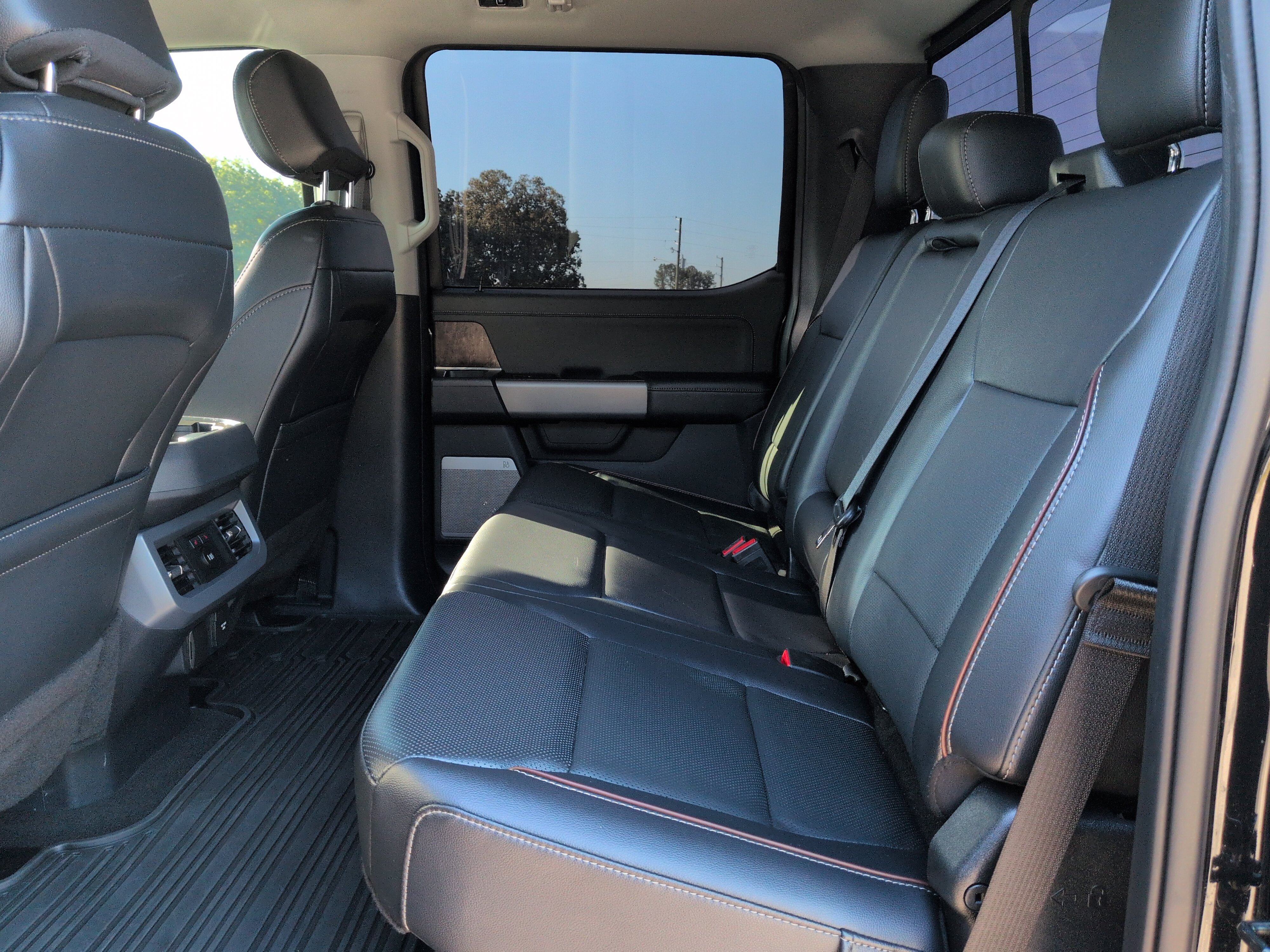 Used 2024 Ford F250 Lariat w/ Lariat Ultimate Package AWD/4WD image 12