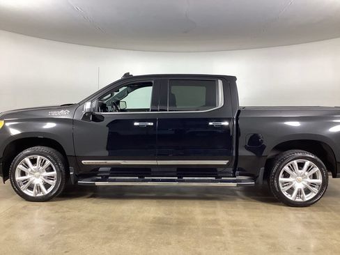 Used 2022 Chevrolet Silverado 1500 High Country w/ High Country Premium Package AWD/4WD image 9