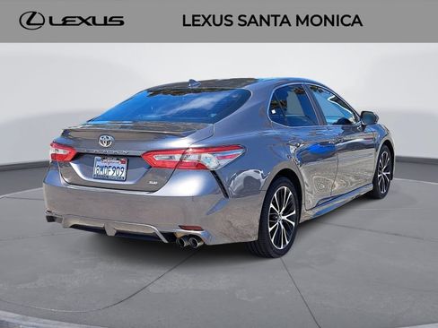 Used 2019 Toyota Camry SE w/ Convenience Package FWD image 5