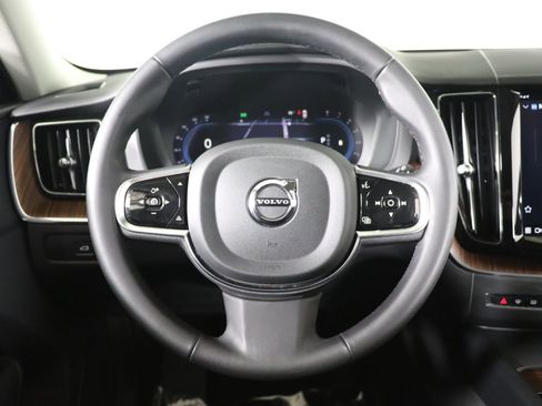 Used 2024 Volvo XC60 B5 Plus image 34