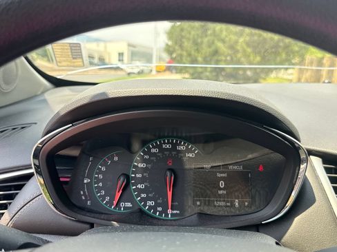 Used 2020 Chevrolet Trax LT AWD/4WD image 16