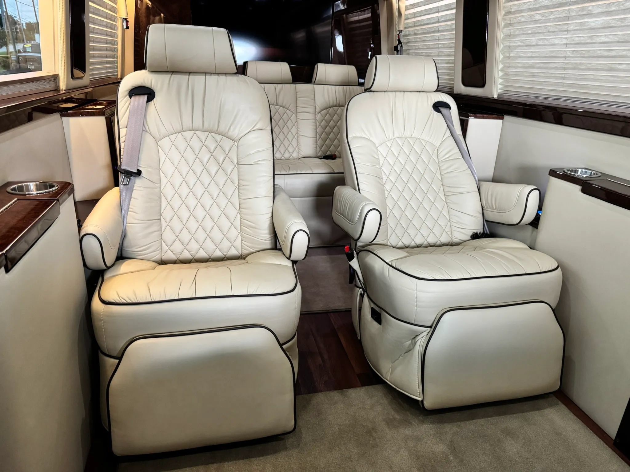 Used 2016 Mercedes-Benz Sprinter 2500 image 41
