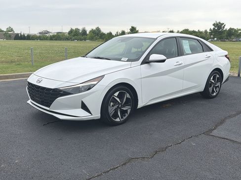 Used 2023 Hyundai Elantra SEL w/ Convenience Package FWD image 6