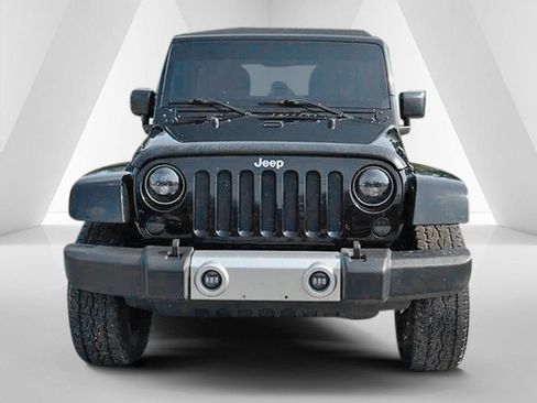 Used 2015 Jeep Wrangler Unlimited Sahara w/ Connectivity Group AWD/4WD image 2