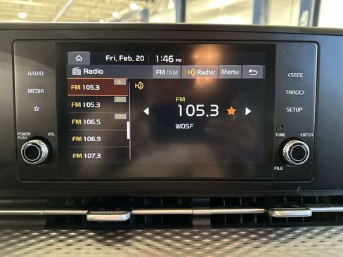 Used 2023 Kia Carnival LX image 12