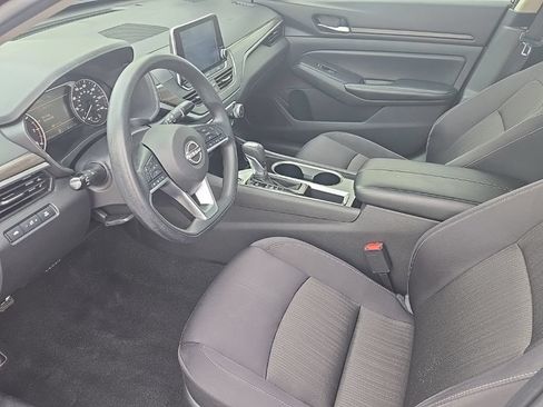 Used 2024 Nissan Altima 2.5 SV FWD image 19