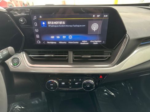 Used 2025 Chevrolet Trax LT image 18