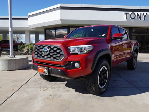Used 2021 Toyota Tacoma TRD Off-Road w/ Technology Package AWD/4WD image 4