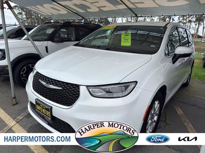 Used 2023 Chrysler Pacifica Touring-L