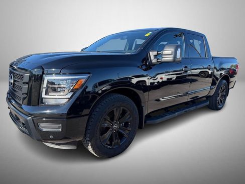 Used 2023 Nissan Titan SV w/ SV Convenience Package image 2