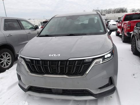 Used 2023 Kia Carnival EX image 1