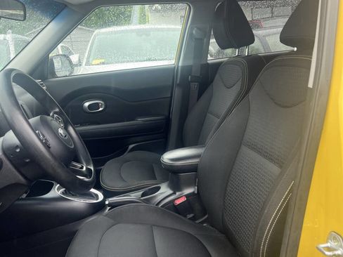 Used 2015 Kia Soul + image 8