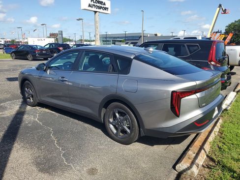 Used 2025 Kia K4 FWD image 3