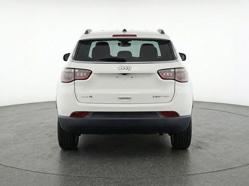 Used 2025 Jeep Compass Latitude image 7