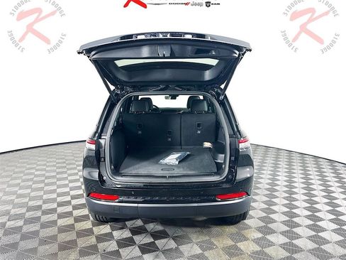 New 2025 Jeep Grand Cherokee Altitude image 16