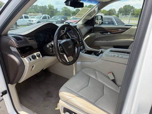 Used 2017 Cadillac Escalade ESV Premium Luxury AWD/4WD image 9