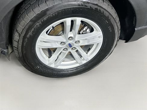 Used 2024 Ford Explorer XLT w/ Equipment Group 202A RWD image 11
