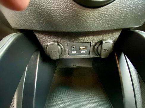 Used 2016 Hyundai Veloster FWD image 24