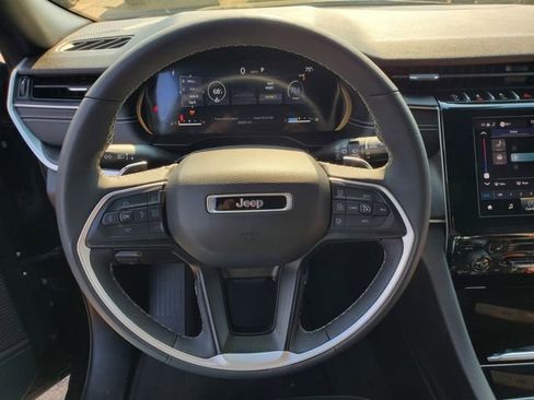 Used 2023 Jeep Grand Cherokee L Laredo image 14
