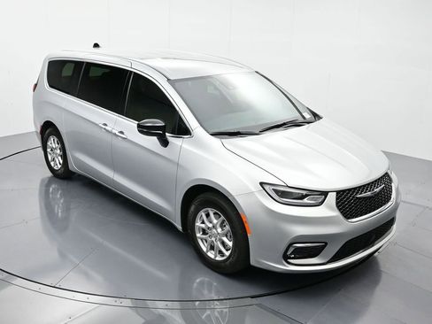 New 2026 Chrysler Pacifica Select FWD image 12
