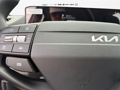 New 2025 Kia K4 LXS image 25