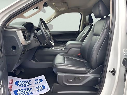 Used 2024 Ford Expedition XLT image 27