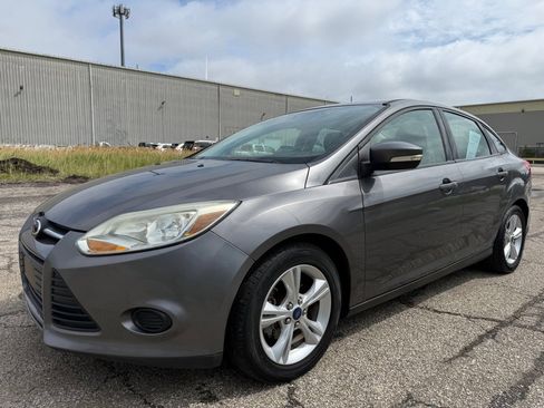 Used 2014 Ford Focus SE w/ SE Winter Package FWD image 6