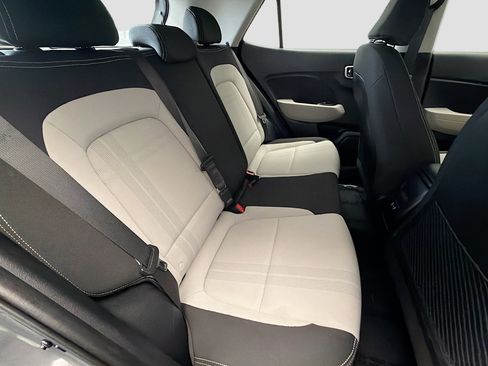 Used 2024 Hyundai Venue SEL image 14