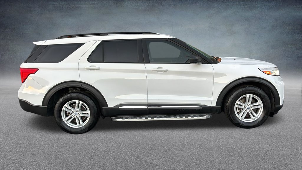 Used 2023 Ford Explorer XLT AWD/4WD image 28