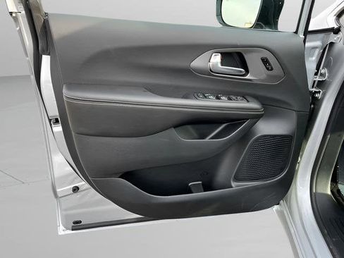 New 2026 Chrysler Pacifica Select image 14