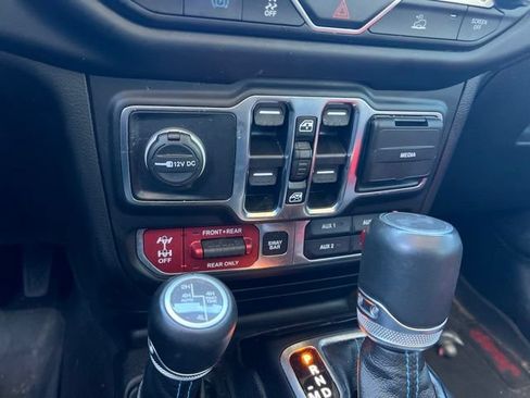 Used 2022 Jeep Wrangler Unlimited Rubicon 4xe w/ Cold Weather Group AWD/4WD image 22