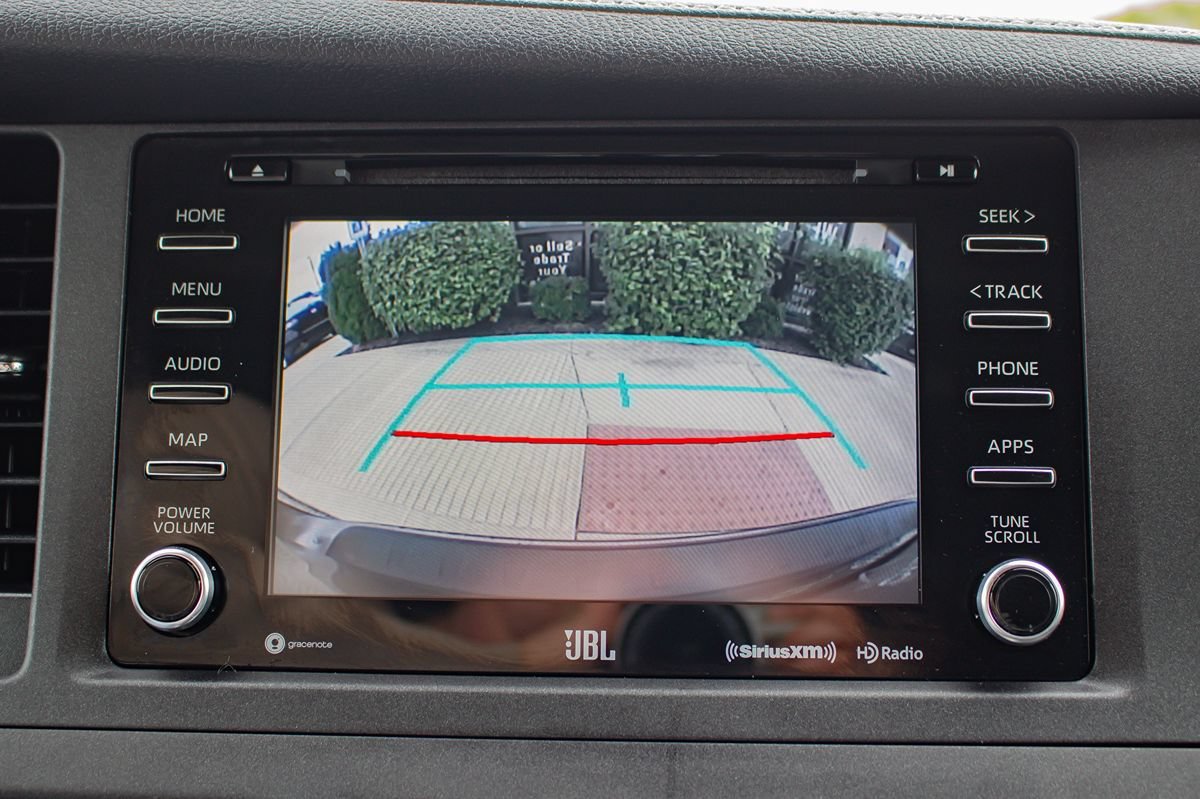 Used 2020 Toyota Sienna SE Premium FWD image 32