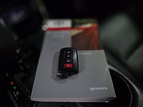 Used 2018 Toyota Avalon XLE Premium image 41