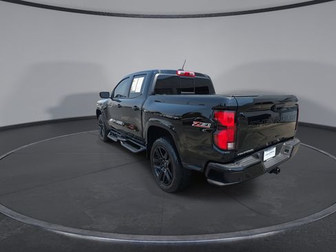 Used 2025 Chevrolet Colorado Z71 w/ Technology Package AWD/4WD image 6