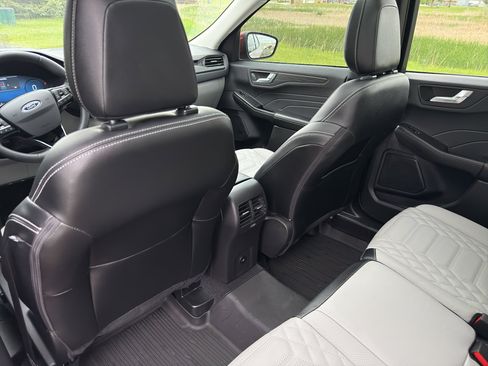 Used 2023 Ford Escape Platinum w/ Premium Technology Package image 10