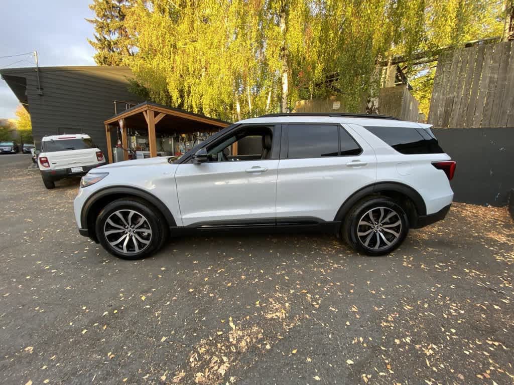Used 2026 Ford Explorer ST-Line AWD/4WD image 3