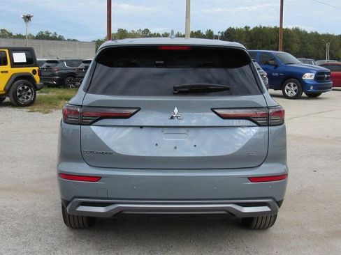 New 2026 Mitsubishi Outlander SE image 4
